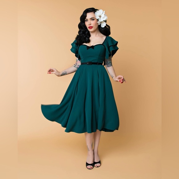 Vixen by Micheline Pitt Dresses & Skirts - Vixen by Micheline Pitt x Unique Vintage Green Flutter Sleeve Dress - L